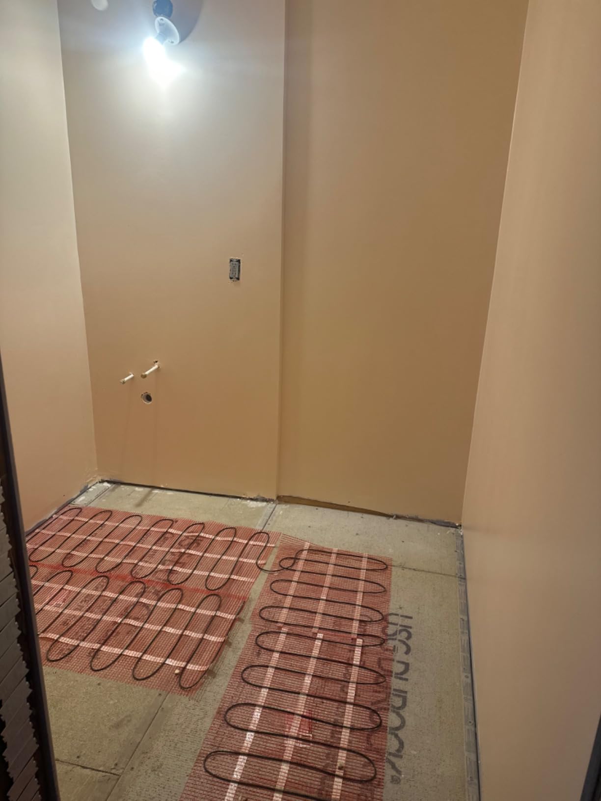 VEVOR Floor Heating Mat,10 Sq.ft. 14F-113F Electric Radiant Floor Heated Warm System with Digital Floor Sensing Thermostat, 110-120V Includes Installation Monitor, Adhesive Back for Easy Installation customer photo 1