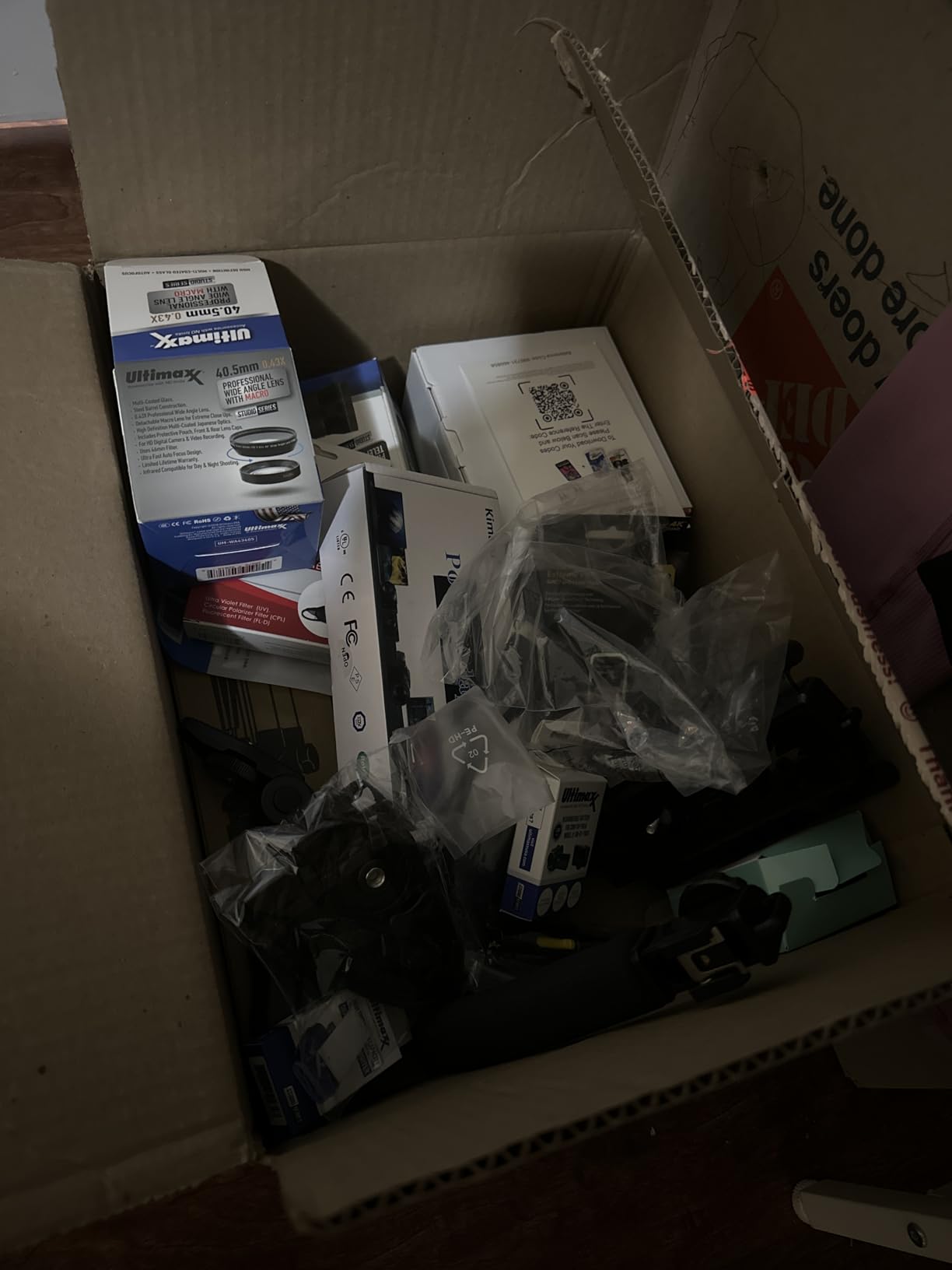 Sony ZV-E10 + 16-50mm Lens, LED Light, Microphone, 128GB Extrem Speed, U-Grip, Filters, Tripod, Case, Software, & More - Pro Video Bundle (38pc) customer photo 2