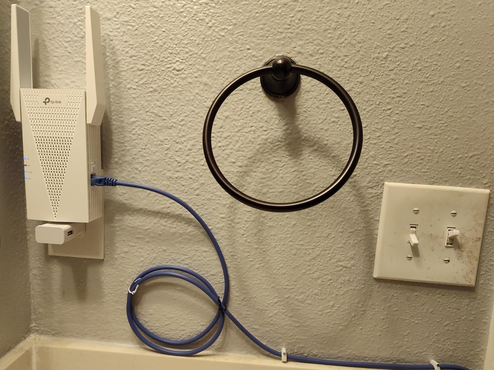 TP-Link RE615X AX1800 WiFi 6 Range Extender w/Ethernet Port | 1.8G Dual-Band Wireless Repeater Amplifier | Up to 2100 Sq. Ft., 64 Devices | Internet Signal Booster | APP Setup | EasyMesh Compatible customer photo 1