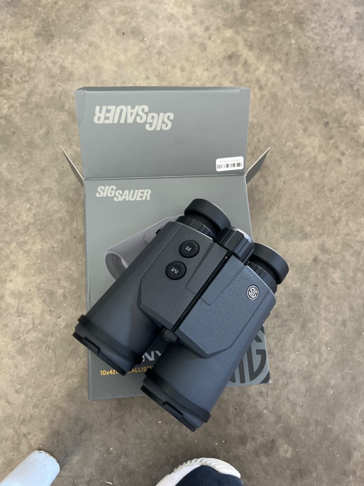SIG SAUER Hunting Targeting Precise Versatile Anti-Reflection Illuminated Display Canyon 10x42mm Laser Rangefinding Binoculars, Gray customer photo 1