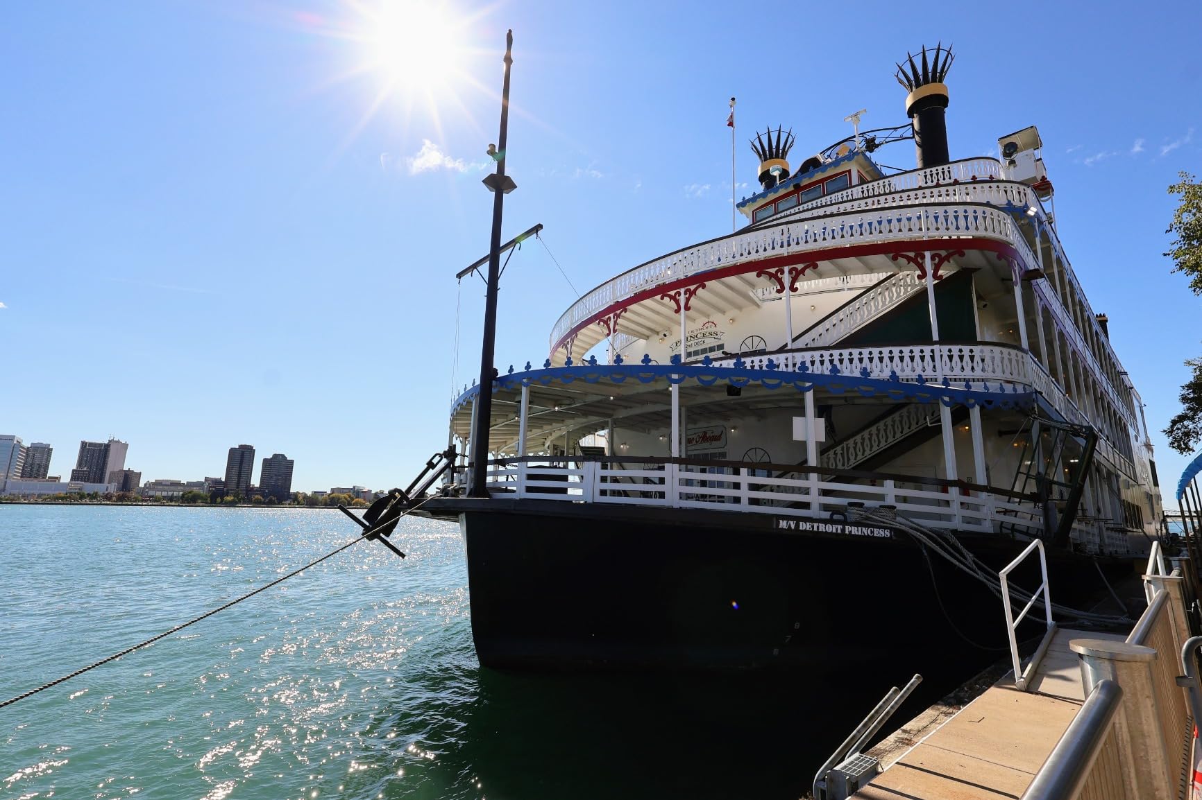 Canon RF-S10-18mm F4.5-6.3 is STM Ultra-Wide-Angle Zoom Lens, Mirrorless, 4.0 Stops of Shake Reduction, Great for Vlogging & Selfies, Compact & Lightweight, for Video, Travel, Landscapes & Interiors customer photo 2