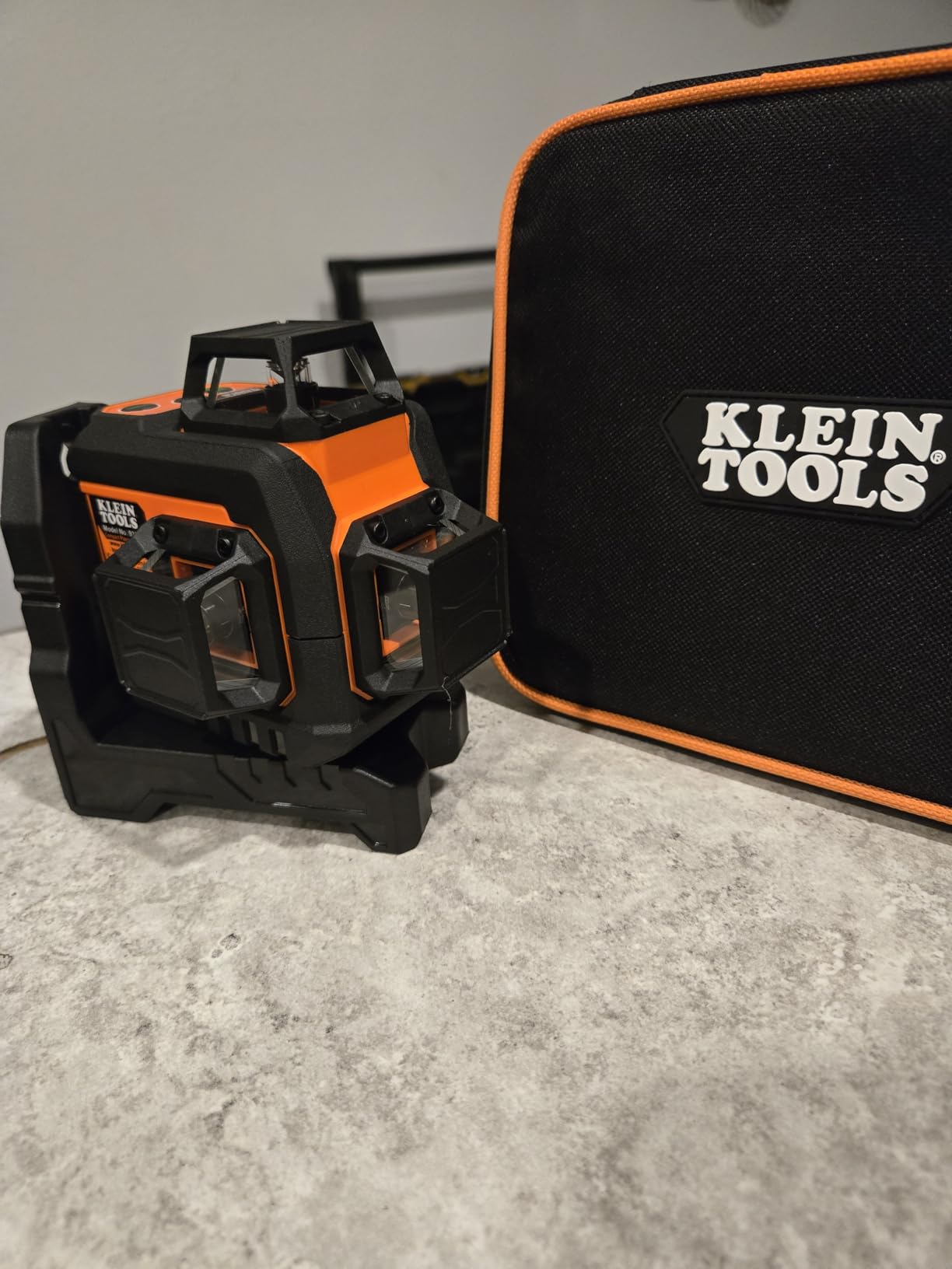 Klein Tools 93CPLG Compact Self-Leveling Laser Level, Bright Green Cross Line 360-Degree Laser Planes, Class 2 ≤ 1mW, Rechargeable, Magnetic Mount customer photo 2