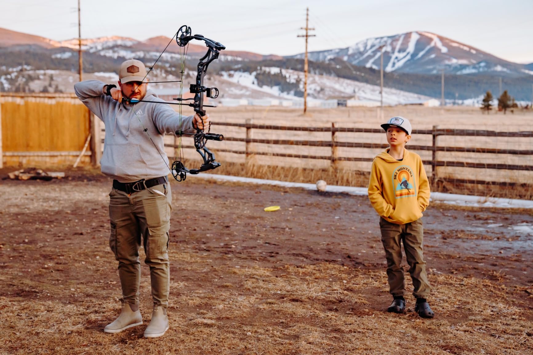 Compound Bow Kit, Hunting & Targeting, Limb Made in USA, Draw Weight 0-70 lbs Adjustable, Draw Length 9-31, up to IBO 325FPS Speed, Package with Archery Hunting Accessories customer photo 1