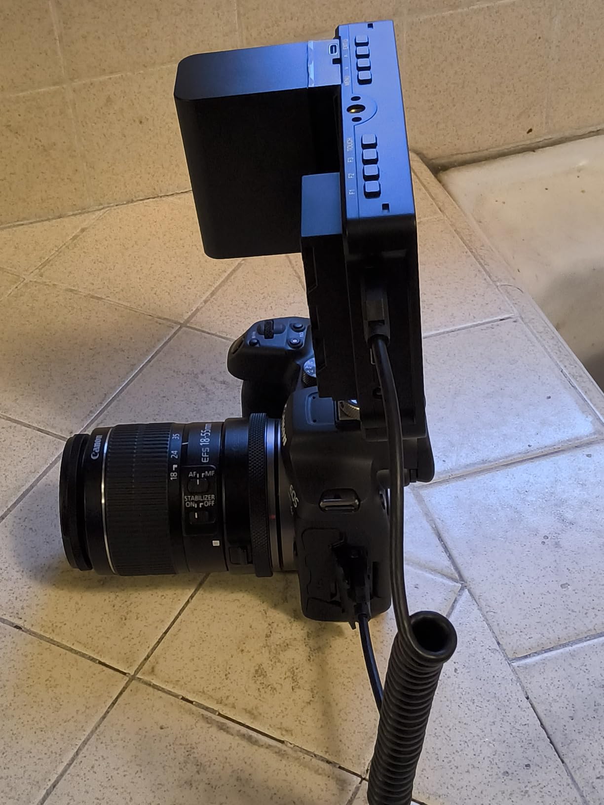 FEELWORLD F5 Prox 5.5 Inch 1600nit Field Camera Monitor with Touch 4K HDMI 3D LUT Waveform for DSLR Mirrorless Camera Help Filmmakers Photographer Outdoor Accurate Focus and Expose customer photo 2