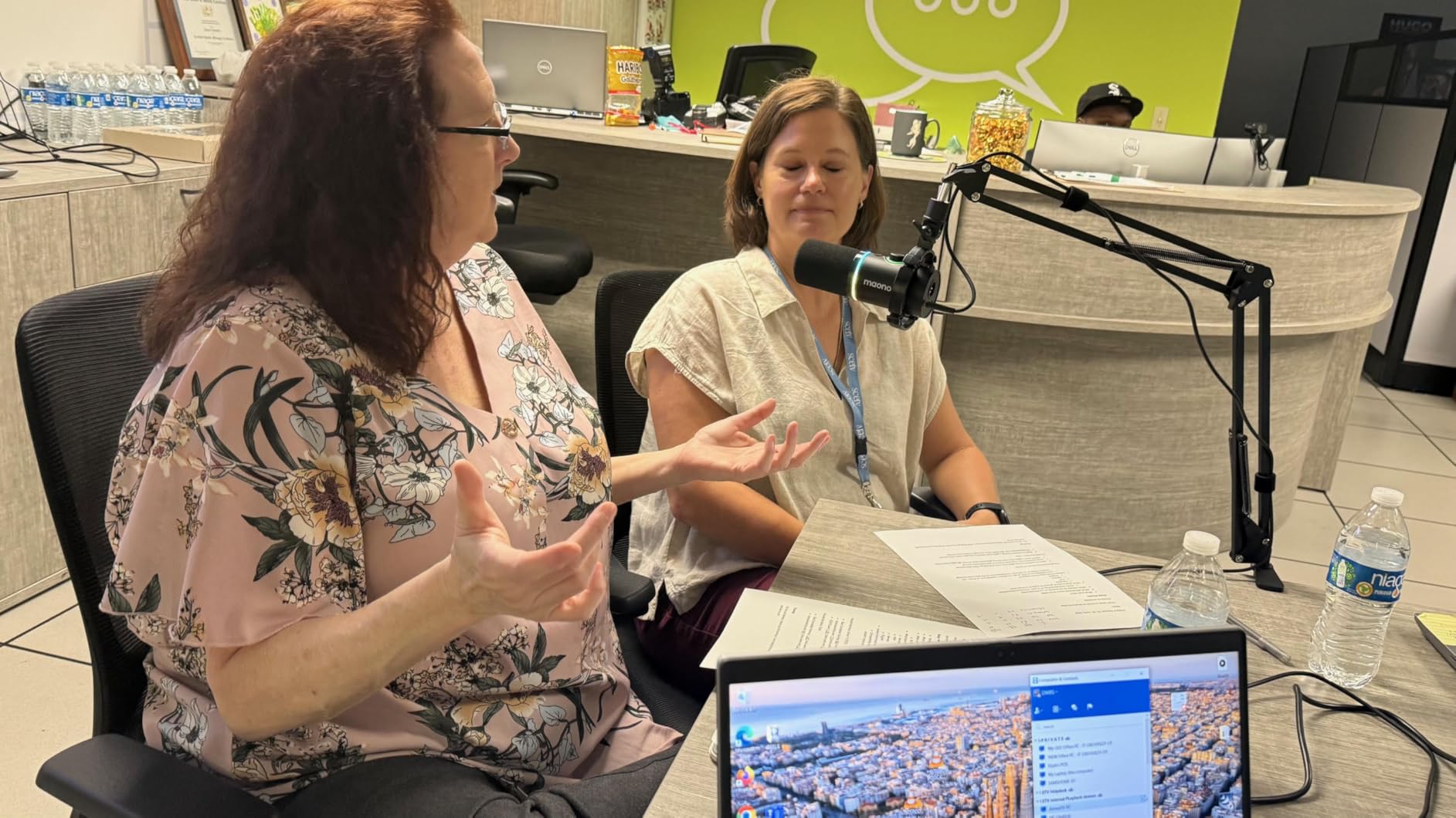 MAONO XLR/USB Dynamic Microphone Kit, RGB Podcast Mic with Software, Mute, Gain Knob, Volume Control, Boom Arm for Streaming, Gaming, Voice-Over, Recording-PD200XS Black customer photo 1