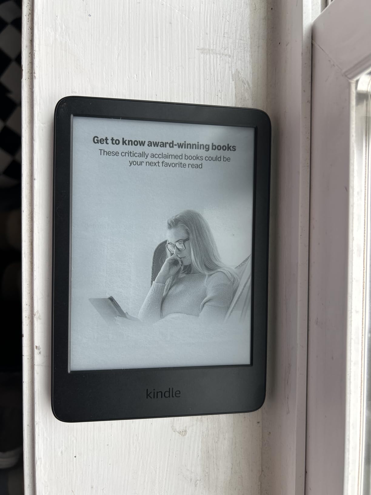 Like-New Amazon Kindle 16 GB (newest model) - Lightest and most compact Kindle, now with faster page turns, and higher contrast ratio, for an enhanced reading experience - Black customer photo 2