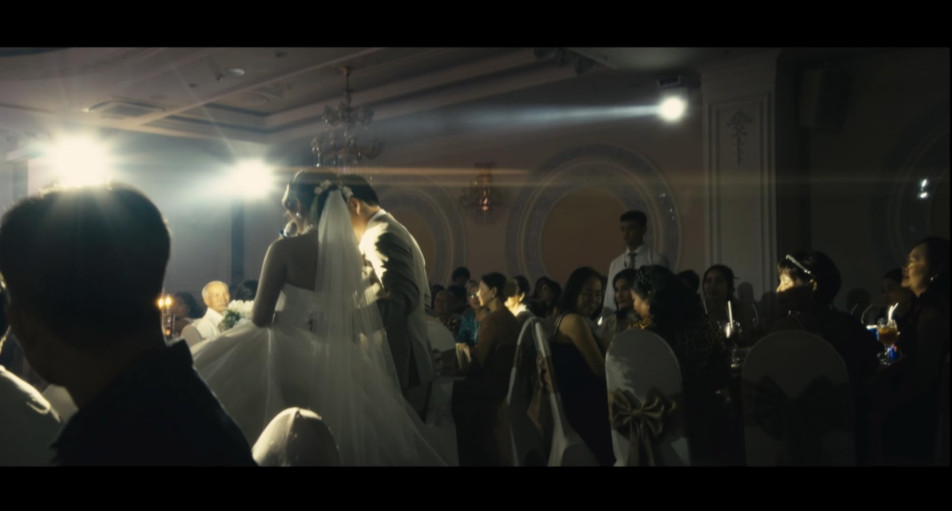 Sirui Saturn 75mm T2.9 1.6X Full Frame Carbon Fiber Anamorphic Lens, Cine Lens for E Mount Cameras, Less Than 500g (Blue Flare) customer photo 1