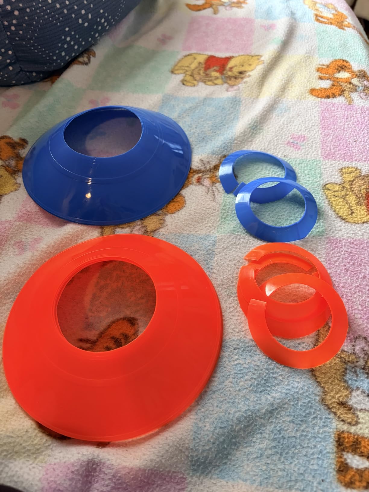 25/50/100pcs Disc Cones, Agility Soccer Cones with Carry Bag and Holder, Soccer Cones for Sports Training, Football, Soccer, Basketball, Coaching, Practice Equipment, 5 Color customer photo 1