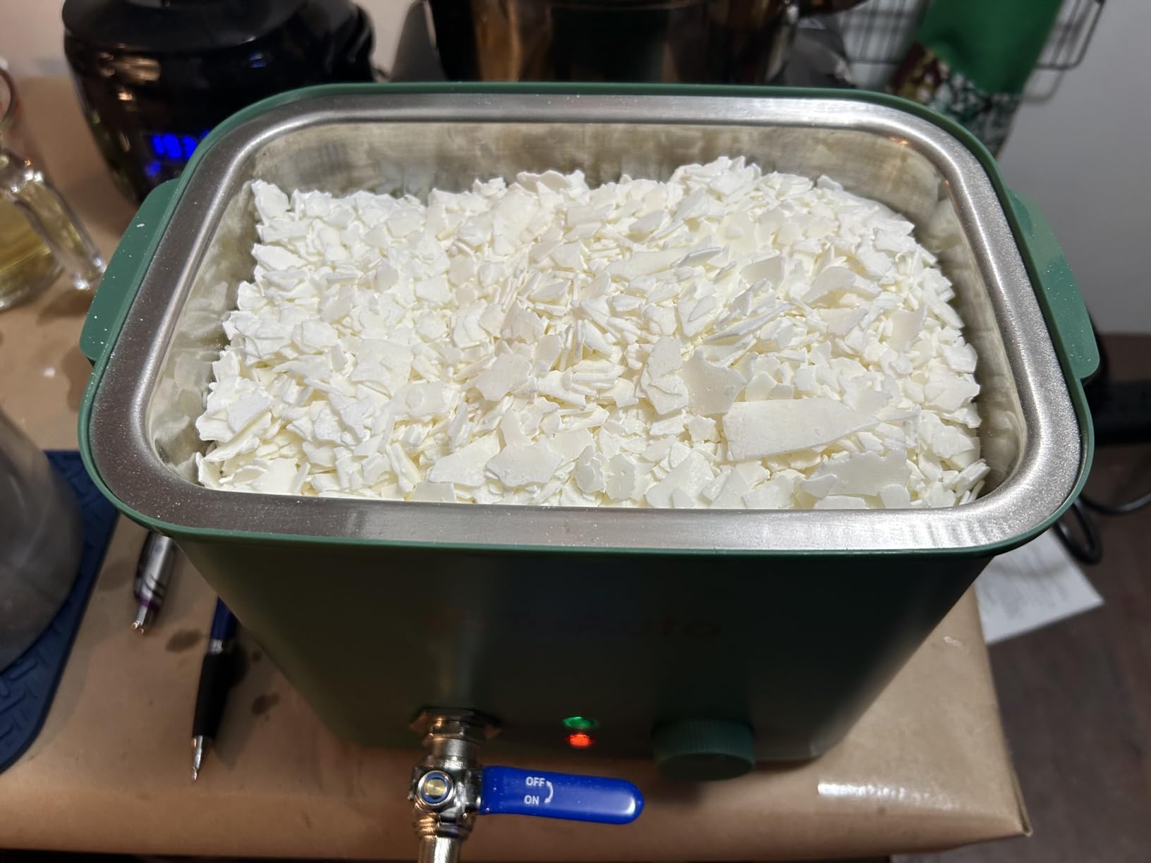 TOAUTO 8Lbs Green Wax Melter for Candle Making - DIY Electric Candle Wax Melting Pot with Quick Pour Valve & Temperature Controller for Candle Craft Maker Beginner AC 120V customer photo 1