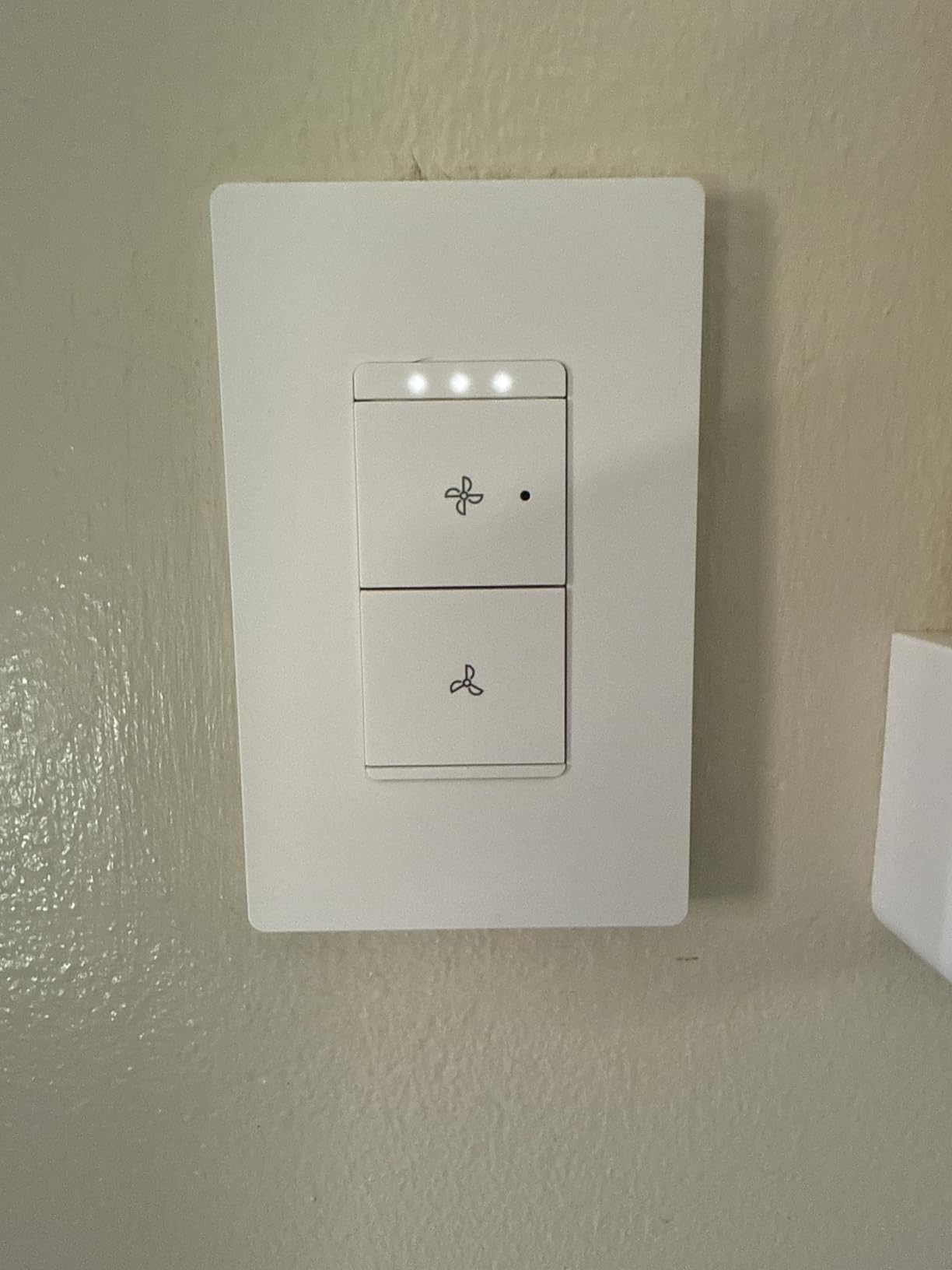 Amazon Basics Smart Ceiling Fan Control Switch, 4-Speed, Single Pole, Voice Control, Works with Alexa Only, Control from Anywhere, 2.4 GHz Wi-Fi, No Hub Required, White customer photo 1