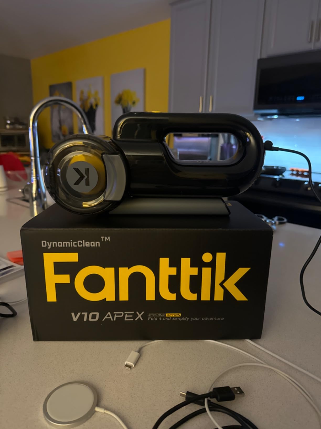 Fanttik Fold V10 APEX Pivot Cordless Car Vacuum, 17000Pa Handheld Vacuum Suction Power, Smart LED Display, Portable for Car Home Pet (Deluxe with Flexible Hose & Pet Brush) customer photo 2