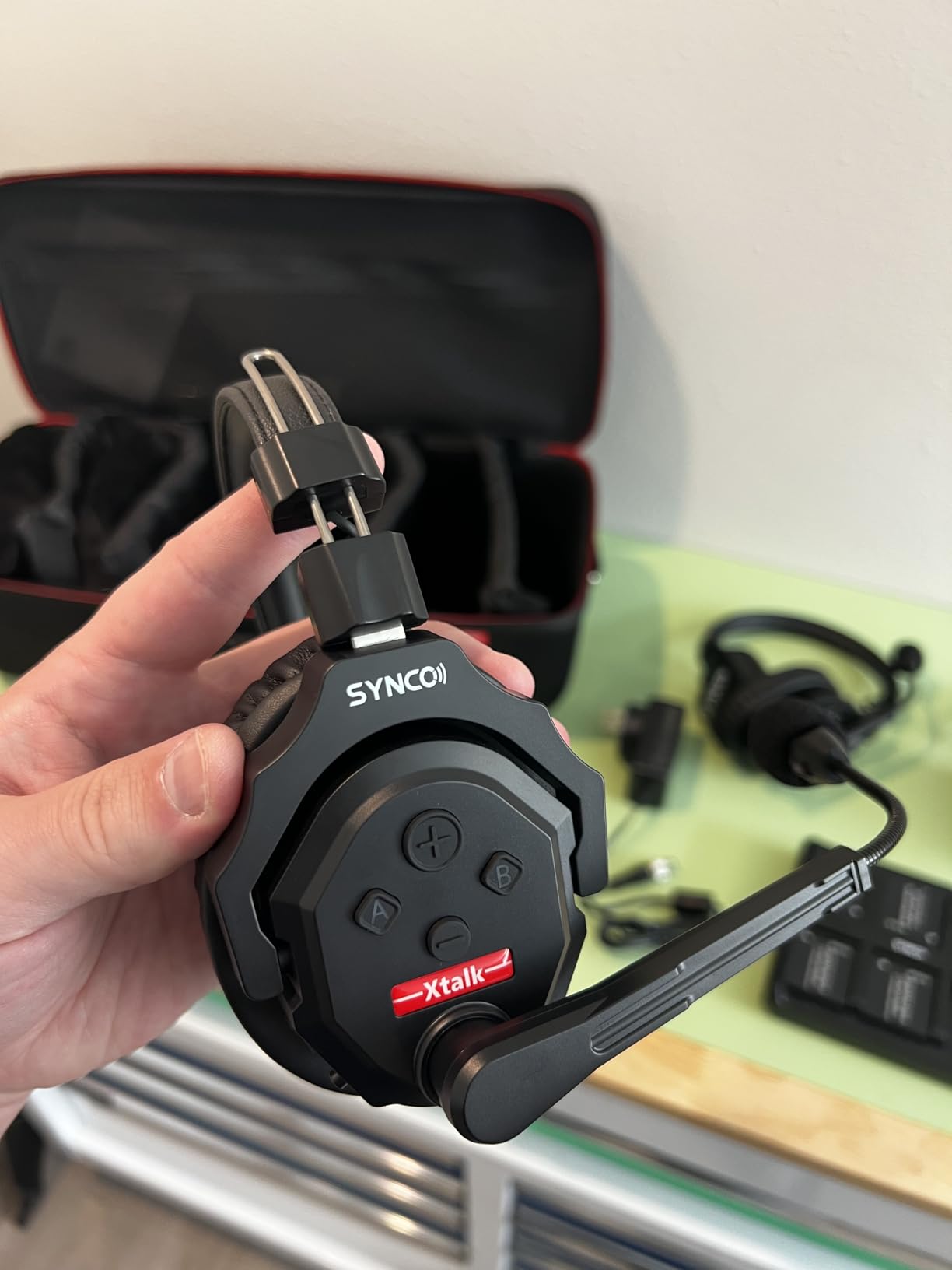 SYNCO XTALK X5 Wireless Intercom Headset System, 2.4GHz Full Duplex Group Talk Coms with 24H 350M/1148FT Real-time Monitoring, Single-Ear-Headsets-for-Communication customer photo 1