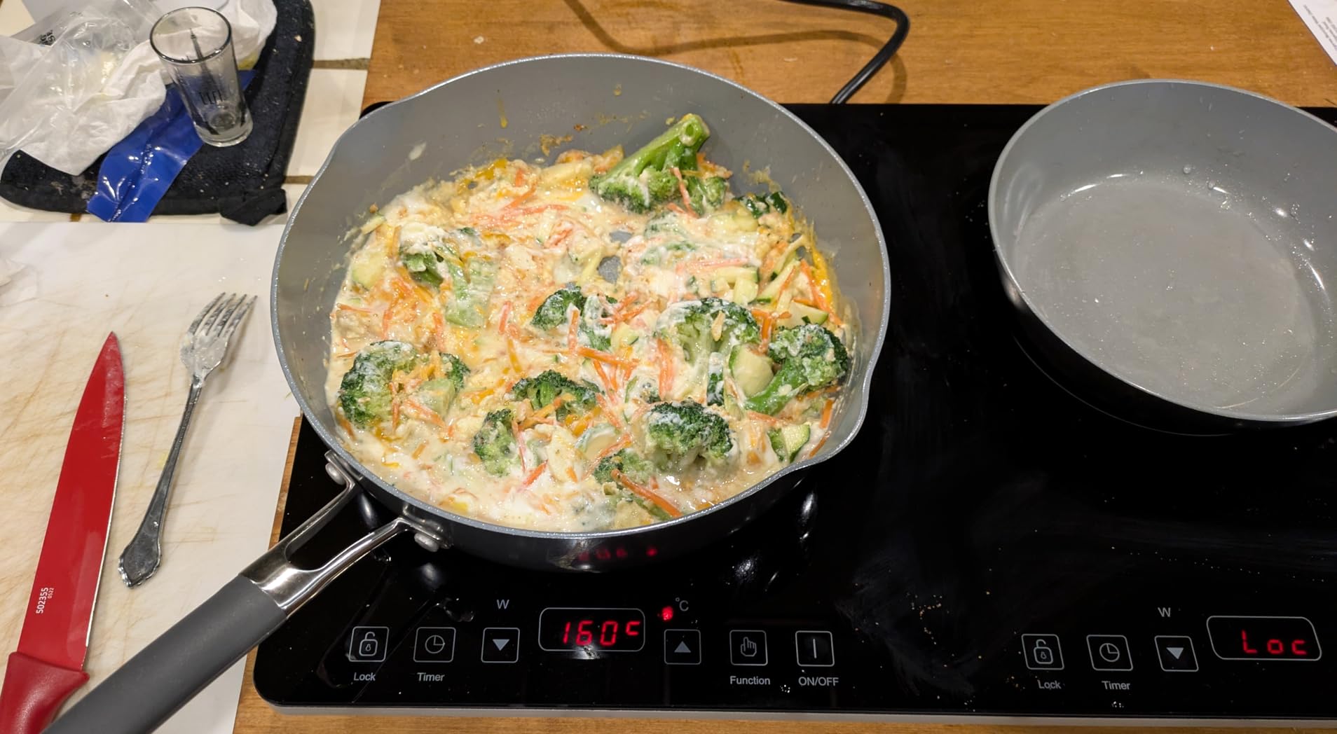 OMEO Portable Double Induction Cooktop 2 Burner Electric Cooktop, Touch Control 110V Induction Cooker with Safety Lock, Pause, Auto Shutoff Timer Setting, 9 Heating Level and Overheating Protection customer photo 2