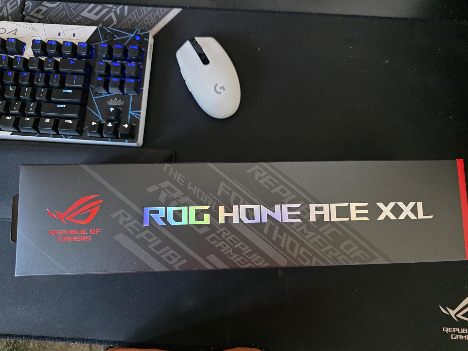 ASUS ROG Hone Ace XXL Gaming Mouse Pad - 35.4 x 15.7, XXL Size, Extra-Cushioning, Table-Sized for Wide, Smooth Glide and Control, Water/Oil/Dust-Resistant, Extra-Soft Non-Slip Rubber Base - Black customer photo 2