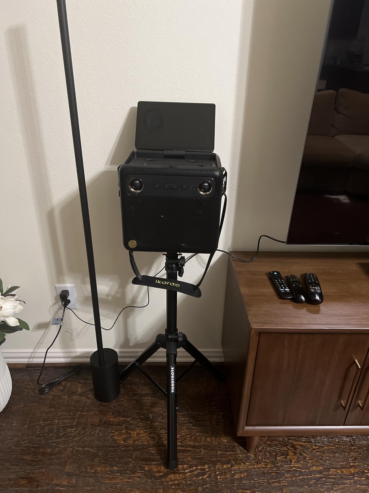 Ikarao Smart Karaoke Machine for Adults - with Lyrics Display, 32GB Karaoke Tablet, 2 Wireless Mics, Professional Karaoke System, 300W Peak Power, 4 DJ Lights, Karaoke Speaker for Any Occasion customer photo 1