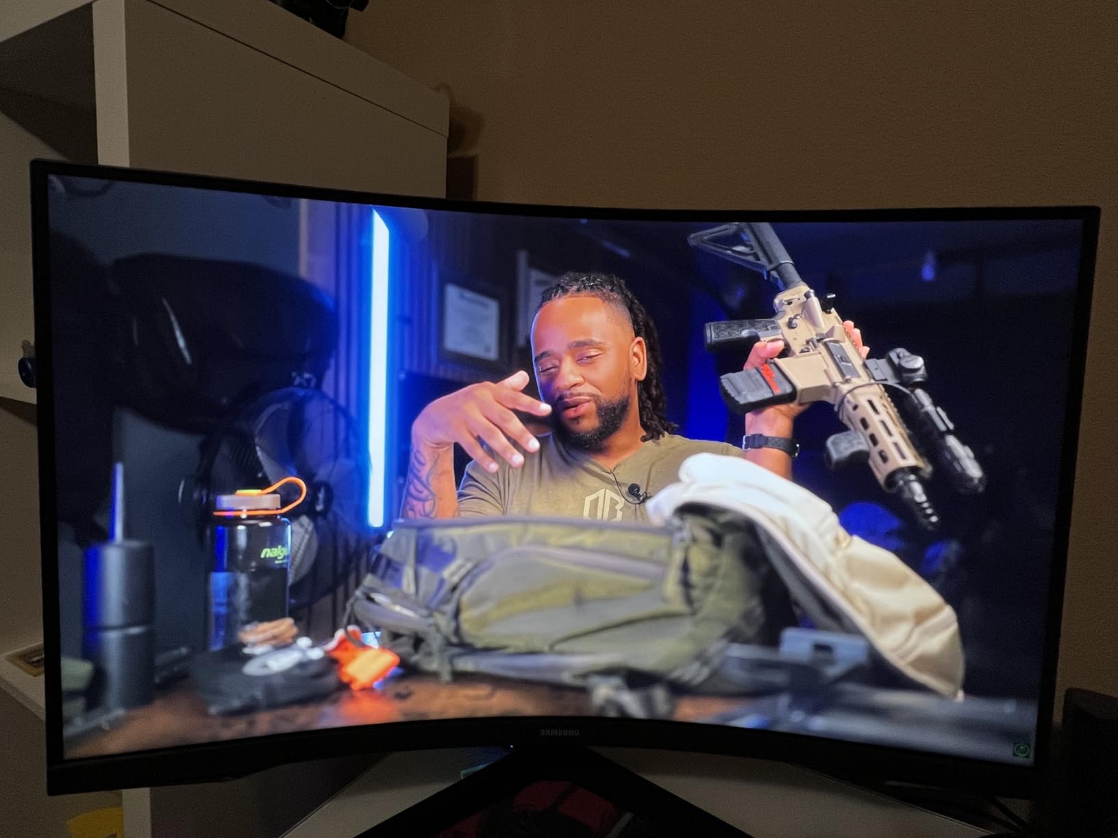 Samsung 32 Odyssey G55C Series QHD 1000R Curved Gaming Monitor, 1ms(MPRT), HDR10, 165Hz, AMD Radeon FreeSync, Eye Care, Glare Free, Sharp Resolution LS32CG550ENXZA customer photo 1