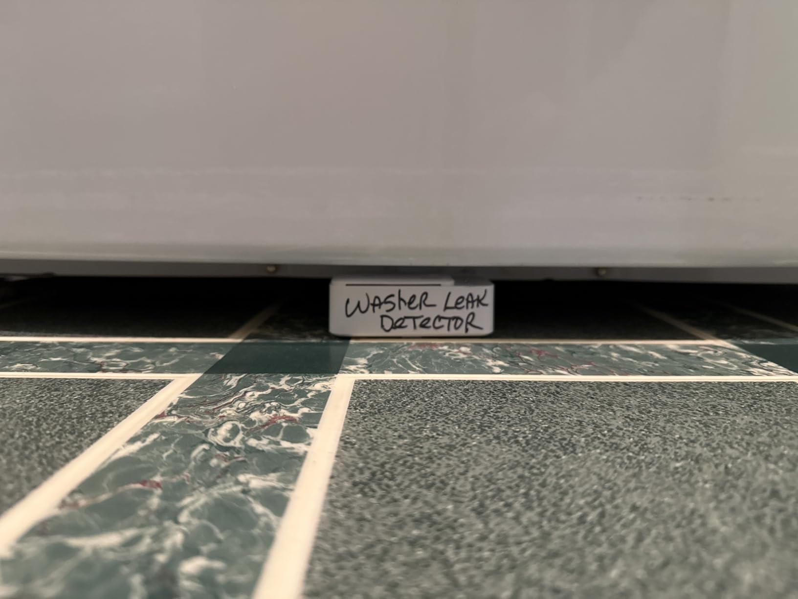 SwitchBot WiFi Water Sensor, Smart Water Leak Detector, 100dB Adjustable Alerts & App Alerts, IP67 Waterproof, Wireless Detector for Kitchen, Bathroom, Basement, No Hub Required (Support 2.4G) customer photo 1