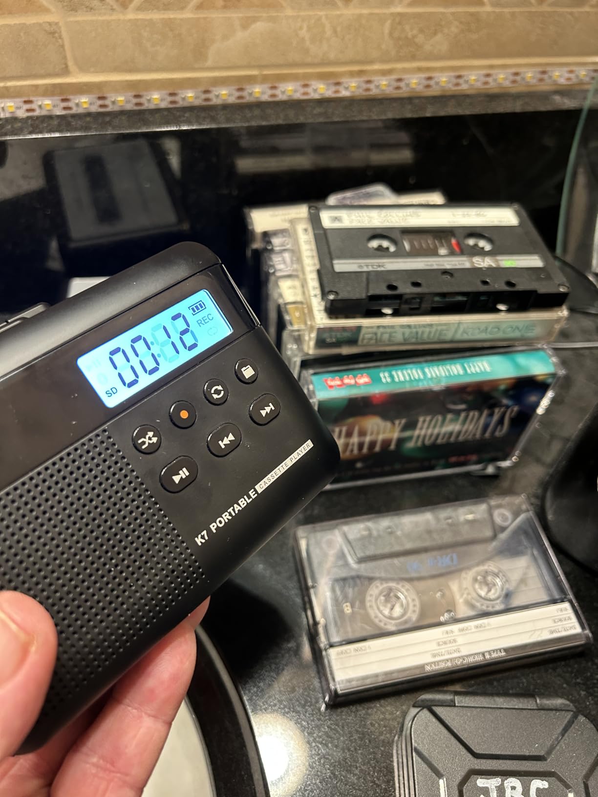 KLIM K7 Cassette Tape Player + Cassette to MP3 Converter + Portable Cassette Player + Walkman Cassette Player + Built-in Microphone & Speaker + Rechargeable Battery + Earphones + 16GB SD Card customer photo 2