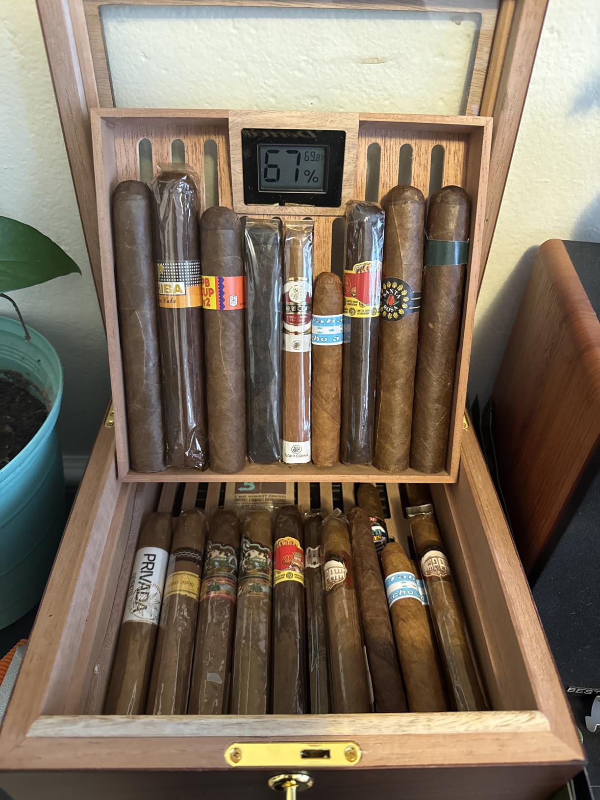 Flauno Cigar Humidor with Air Circulation System, Hold 40 Rubustos, Thicker Spanish Cedar, Accurate Digital Hygrometer, Drawer, Humidifier, Divider, Lock, Gift for Cigar Lovers customer photo 1