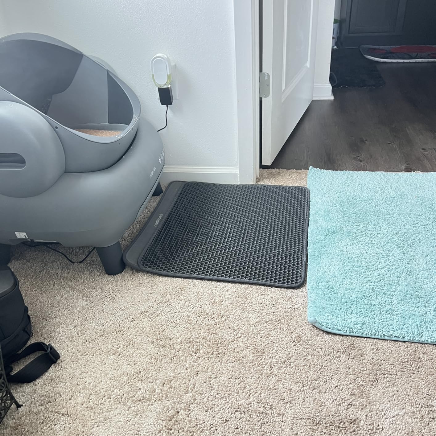 Neakasa M1 Plus Open-Top Self-Cleaning Cat Litter Box, 360° Safety Sensors, Advanced Odor & Leak Control, Automatic for Large & Multi-Cat Homes, Litter Mat & 2 Rolls Refill Bags Included customer photo 2