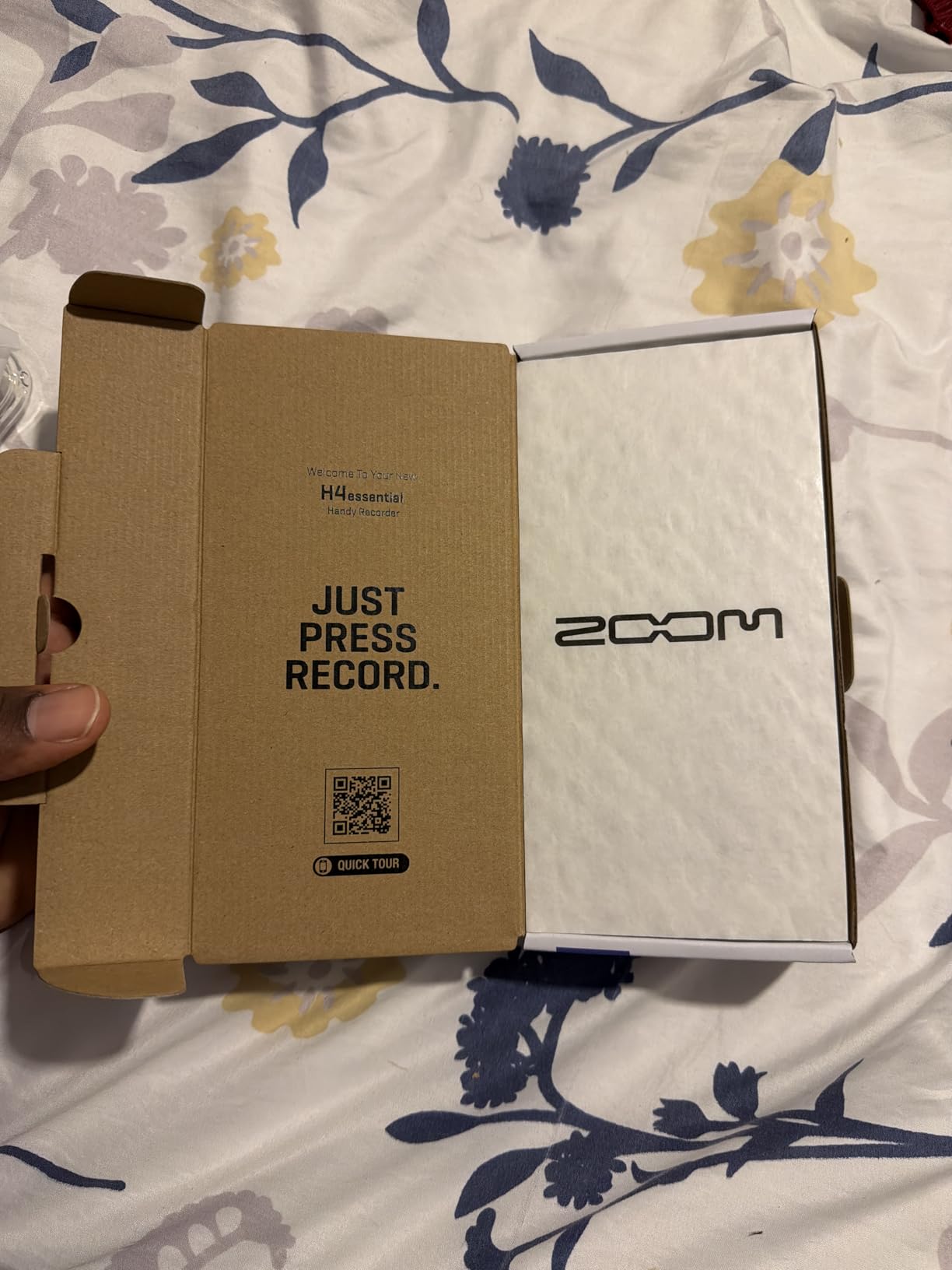 Zoom H4 Essential Handheld Recorder for Musicians, Podcasters & Filmmakers with Stereo Microphones, 2 XLR/TRS Inputs, 4 Tracks of 32-Bit Float Recording, & USB Audio Interface customer photo 1