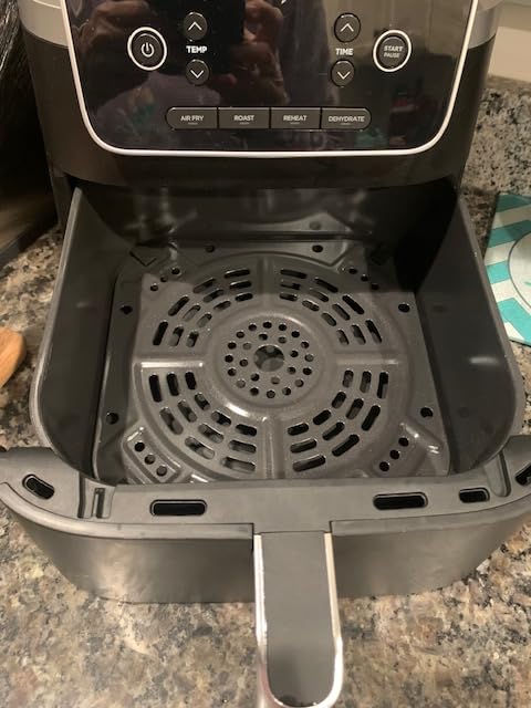 Ninja Air Fryer with Air Crisp, 5 QT Capacity, 4-in-1 Pro Air Fry, Roast, Reheat, Dehydrate, 400F Max Temp, 1750 Watts, Nonstick Basket & Crisper Plate, Grey, AF141 customer photo 1