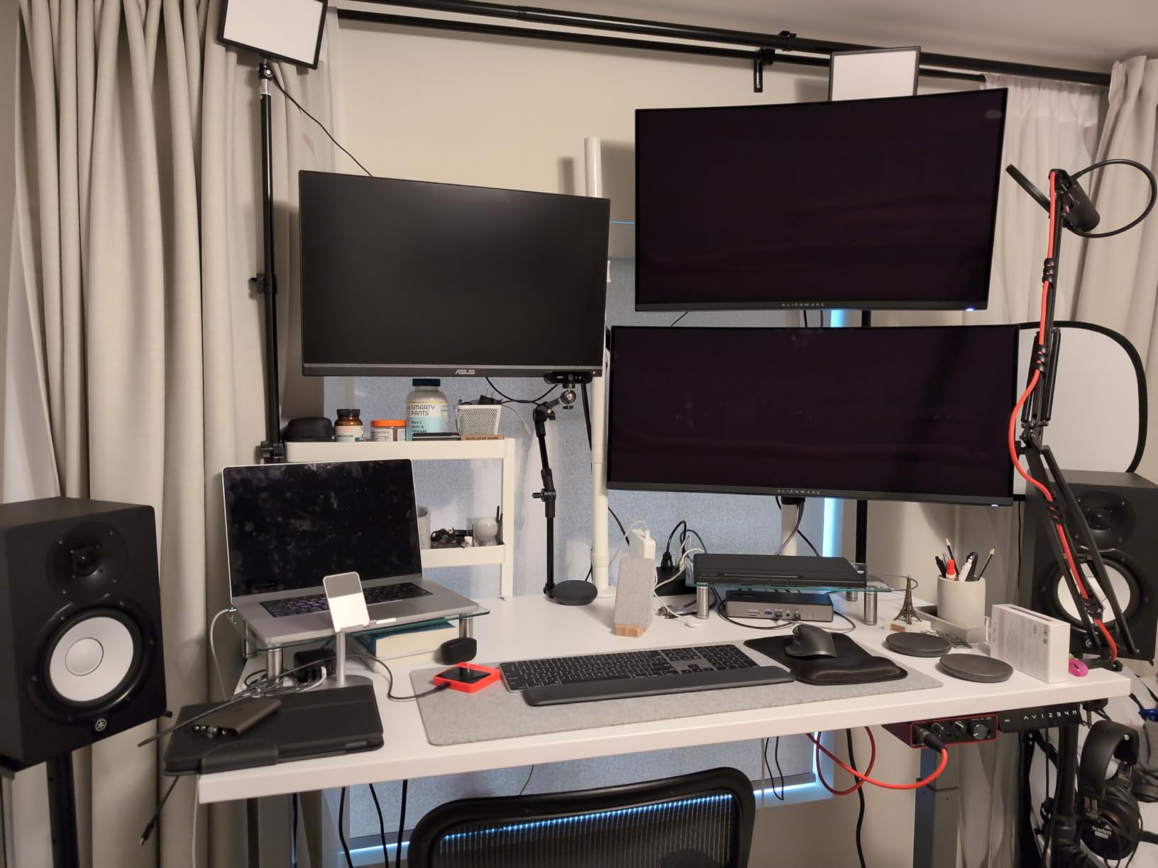 StarTech.com Thunderbolt 4 Dock - Dual 4K MacBook Pro and M4 Air, Quad Monitor 4K Windows, 16 Port 40Gbps Laptop Docking Station with 100W Charging, 2 x HDMI, 2 x DisplayPort (132N-TB4USB4DOCK) customer photo 2