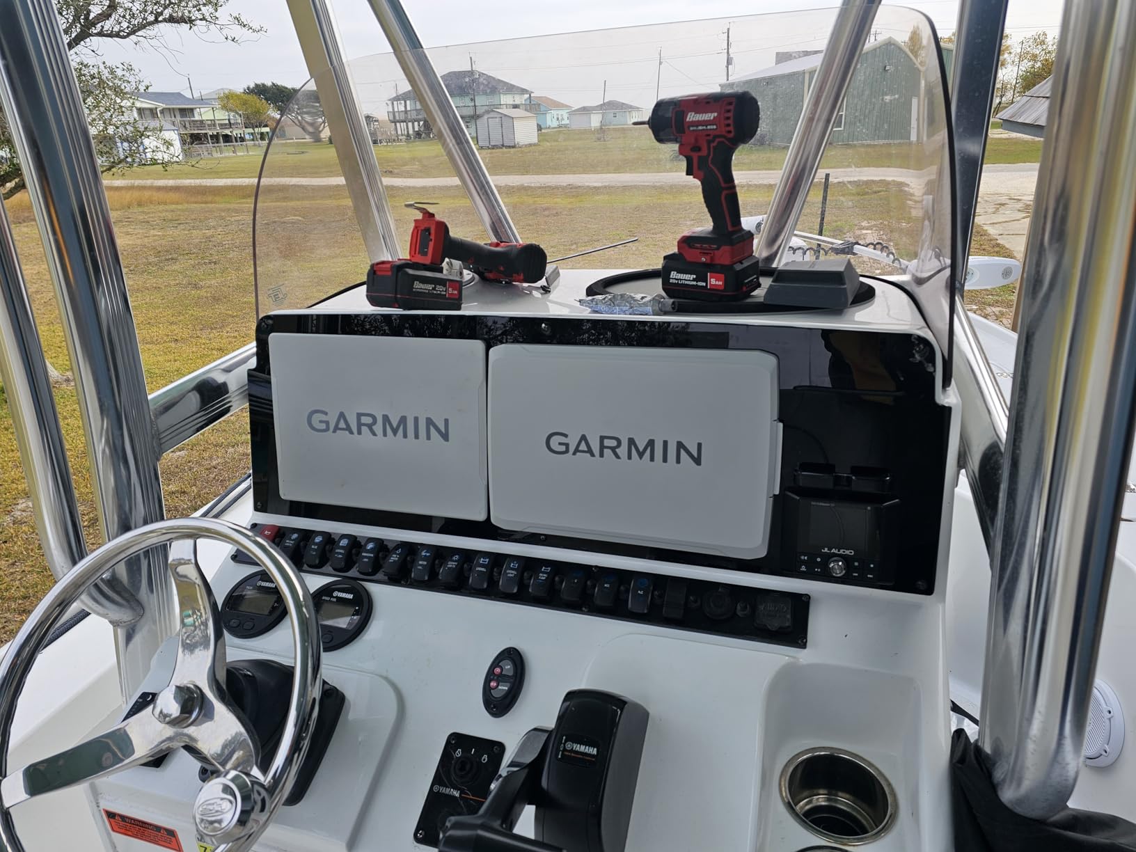 Garmin ECHOMAP Ultra 2 12-Inch 126sv Chartplotter with Garmin Navionics Plus Mapping and LiveScope Live-Scanning Sonar (Black) customer photo 1