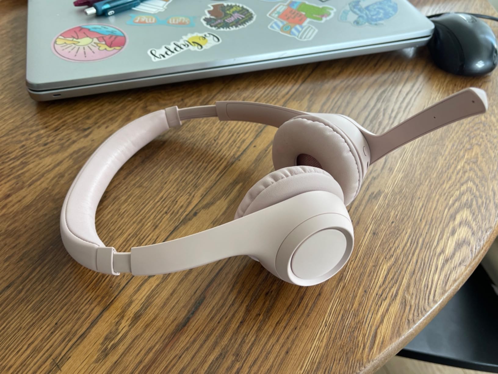 Logitech Zone 301 Wireless Bluetooth Headset with Noise-Canceling Microphone, Compatible with Windows, Mac, Chrome, Linux, iOS, iPadOS, Android - Graphite customer photo 2