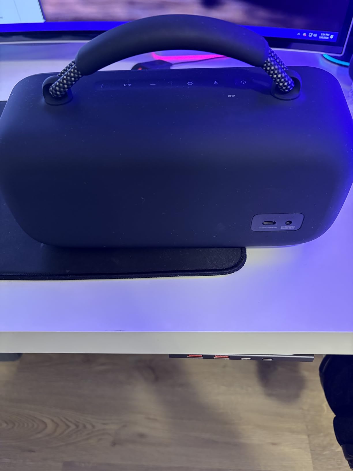 Bose SoundLink Max Bluetooth Speaker - Portable Wireless Party Speaker, IP67 Waterproof, Rope Handle, Up to 20 Hours of Playtime, USB-C, Built-in 3.5mm AUX Input, Black customer photo 1