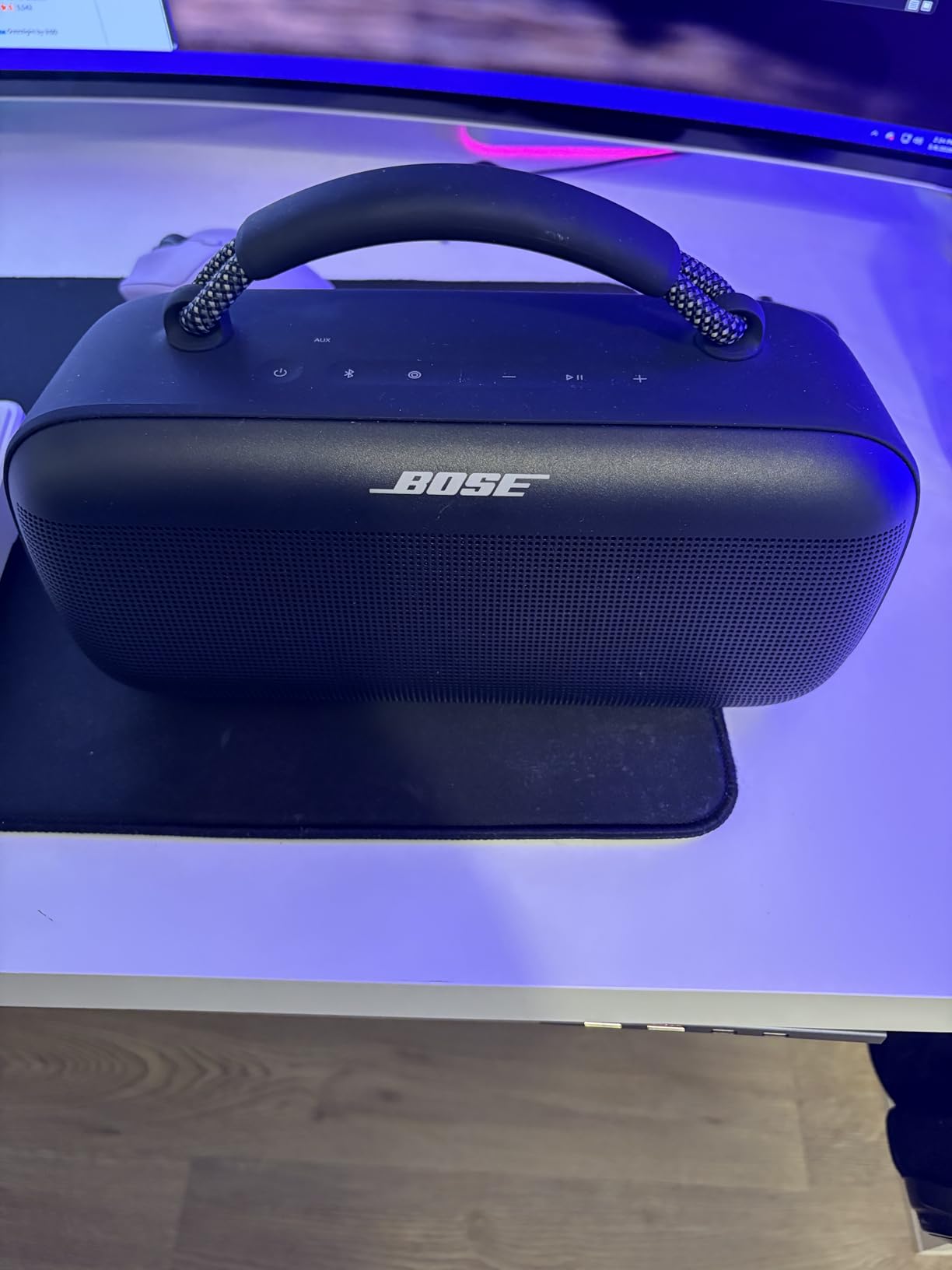 Bose SoundLink Max Bluetooth Speaker - Portable Wireless Party Speaker, IP67 Waterproof, Rope Handle, Up to 20 Hours of Playtime, USB-C, Built-in 3.5mm AUX Input, Black customer photo 2