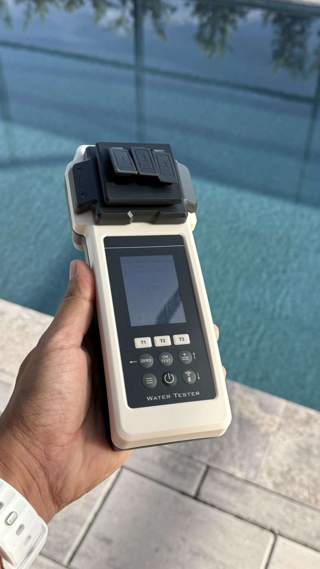 Digital Pool Water Tester Photometer - Accurate Water Analyzer for Pools, Spas & Hot Tubs - Tests 27 Parameters - Bluetooth/WiFi - App for pH, Chlorine, Alkalinity & More customer photo 1