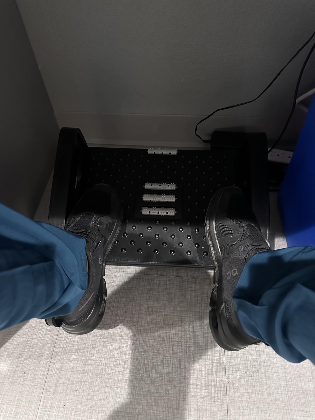 Foot Rest, Six Heights Adjustable Foot Rest for Under Desk at Work, Ergonomic Foots Stool for Under Office Desks, Under Desk Footrest with Foot Massage Roller, Chair Footrest for Leg Rests customer photo 1