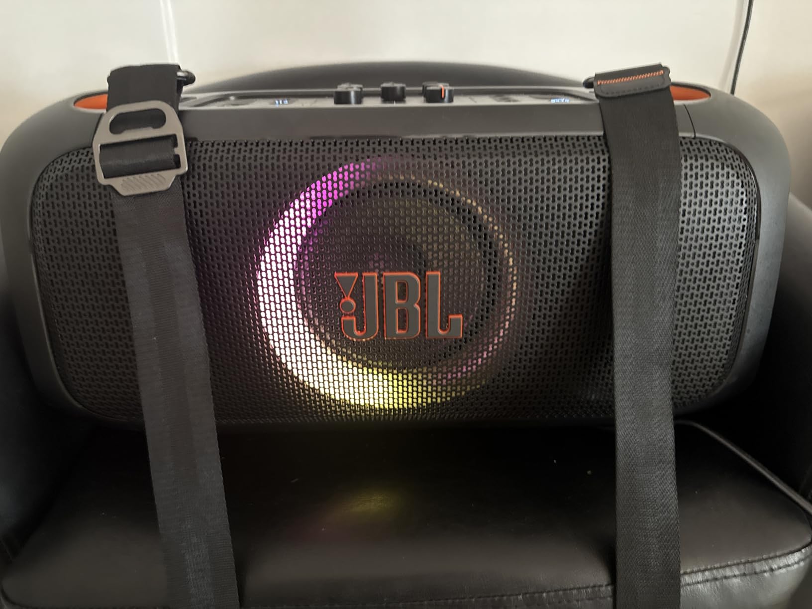 JBL PartyBox On-The-Go Essential - Portable Party Speaker with Built-in Lights and Wireless mic, Amazing JBL Pro Sound, IPX4 splashproof Protection, 6 Hours of Playtime, Convenient Shoulder Strap customer photo 1