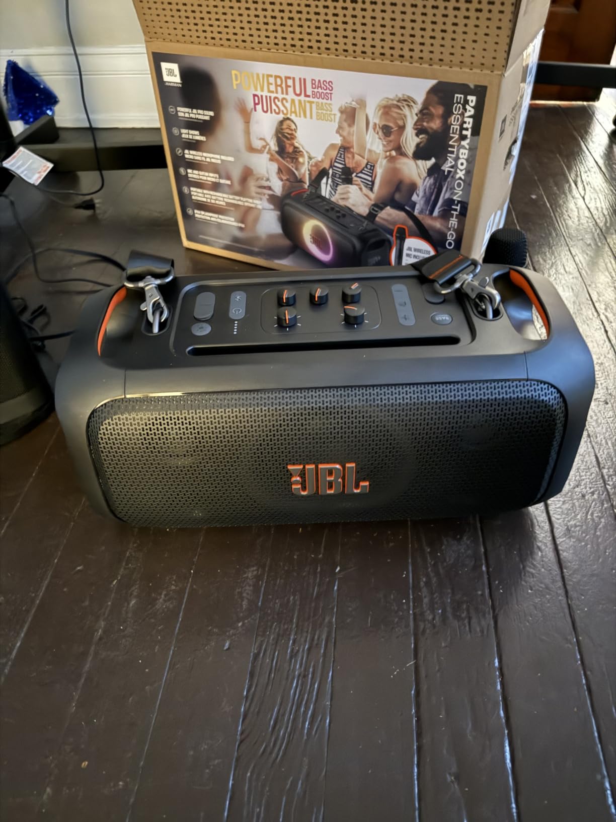 JBL PartyBox On-The-Go Essential - Portable Party Speaker with Built-in Lights and Wireless mic, Amazing JBL Pro Sound, IPX4 splashproof Protection, 6 Hours of Playtime, Convenient Shoulder Strap customer photo 2