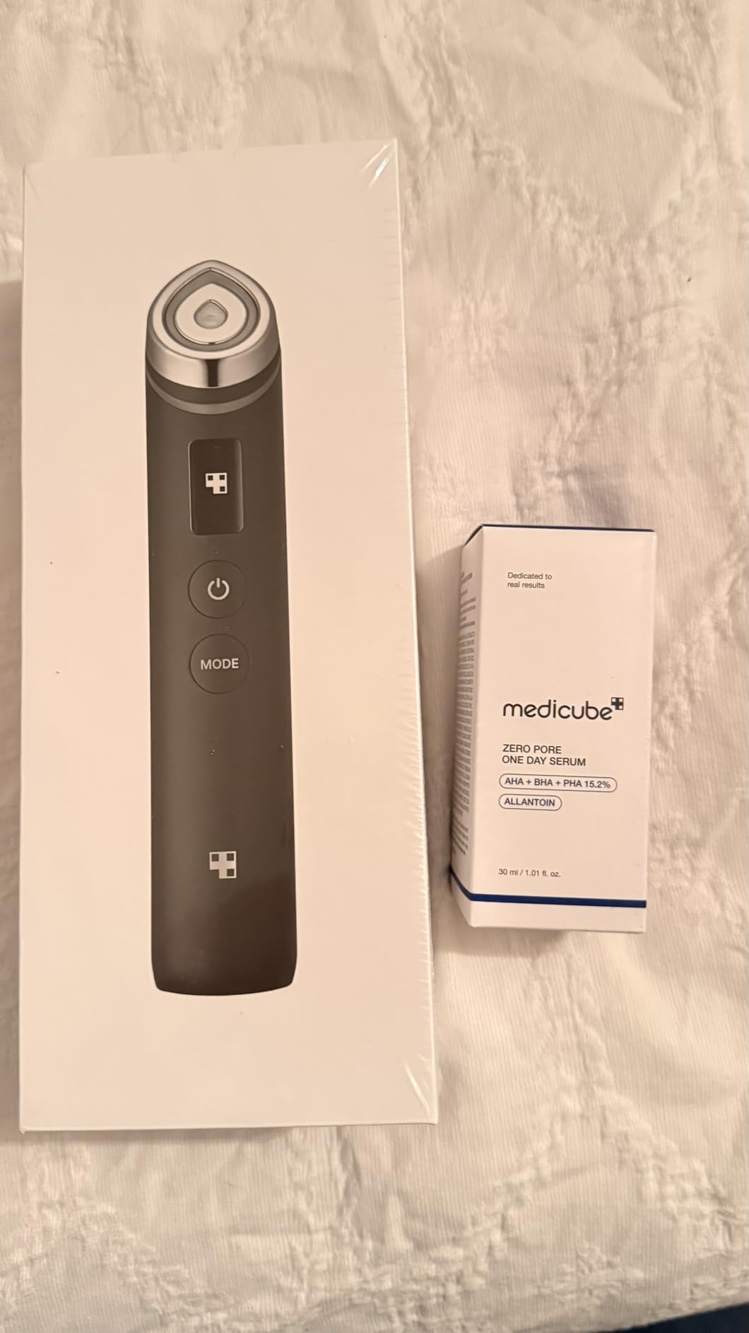 medicube Booster Pro | 6-in-1 Real Glass Glow Beauty Massager | for Clear, Radiant, Firmer-Looking Skin | Korean Skin Care | Black customer photo 1