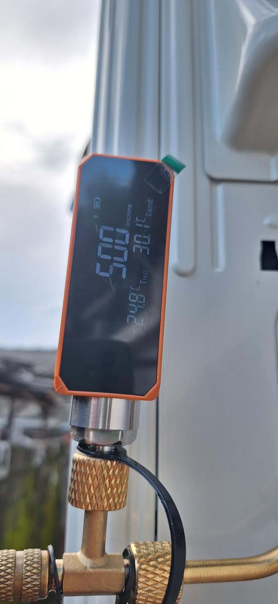 Elitech VGW-Mini Wireless Digital Vacuum Gauge with Adaptor Rechargeable Pressure Tester Meter HVAC 0-19000 Micron, Alarms via APP, Offline Recording, Temp Compensation, 1/4