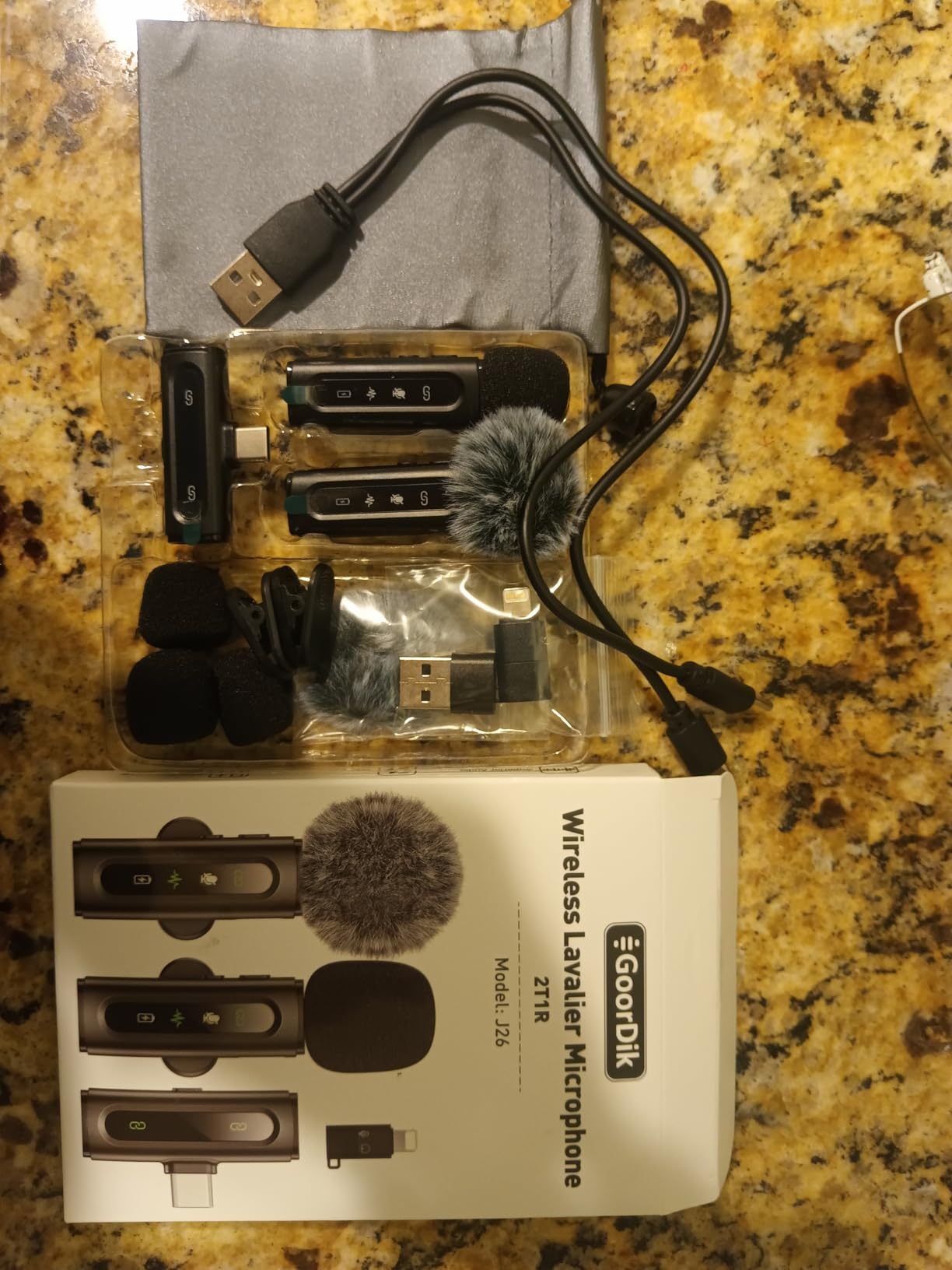 USB C Lavalier Microphone Wireless Mini Mic for Type-C Android Phone/Tablet/PC Video Recording Clip-on Mics with Rotatable Clip&Denoise Recording, Ideal for Vlog Tiktok Youtube Podcast Content Creator customer photo 1