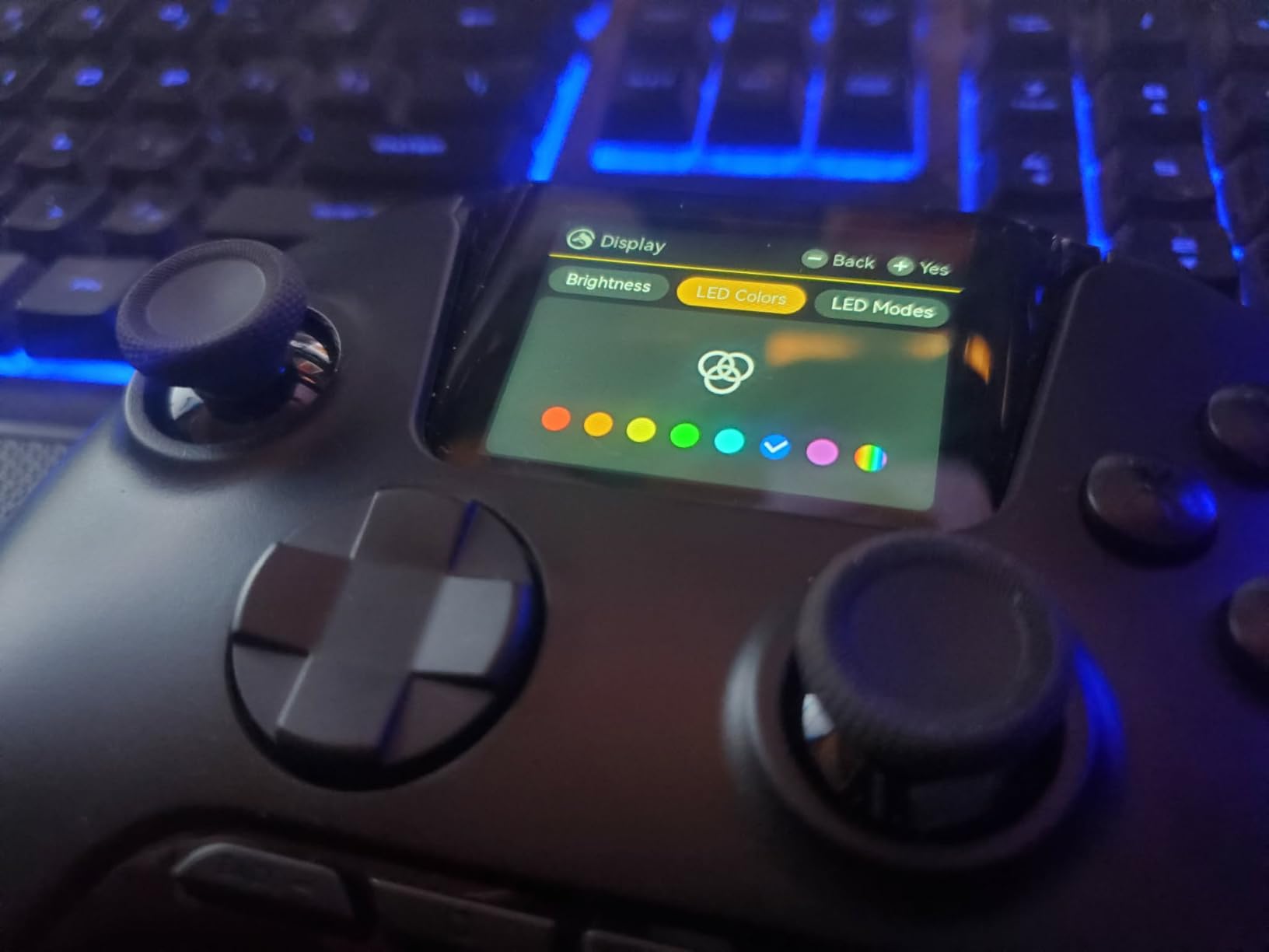 ManbaOne Interactive Screen Wireless Gaming Controller for PC/Switch/Switch 2/iOS/Android, Hall Effect Stick & Trigger, RGB Lighting, Remappable Buttons, 1800mAh with Charging Dock customer photo 1