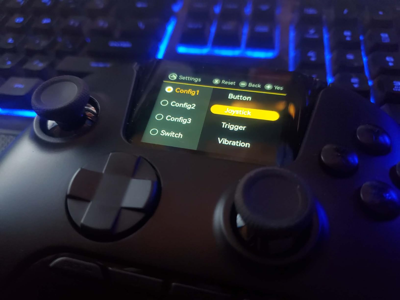 ManbaOne Interactive Screen Wireless Gaming Controller for PC/Switch/Switch 2/iOS/Android, Hall Effect Stick & Trigger, RGB Lighting, Remappable Buttons, 1800mAh with Charging Dock customer photo 2