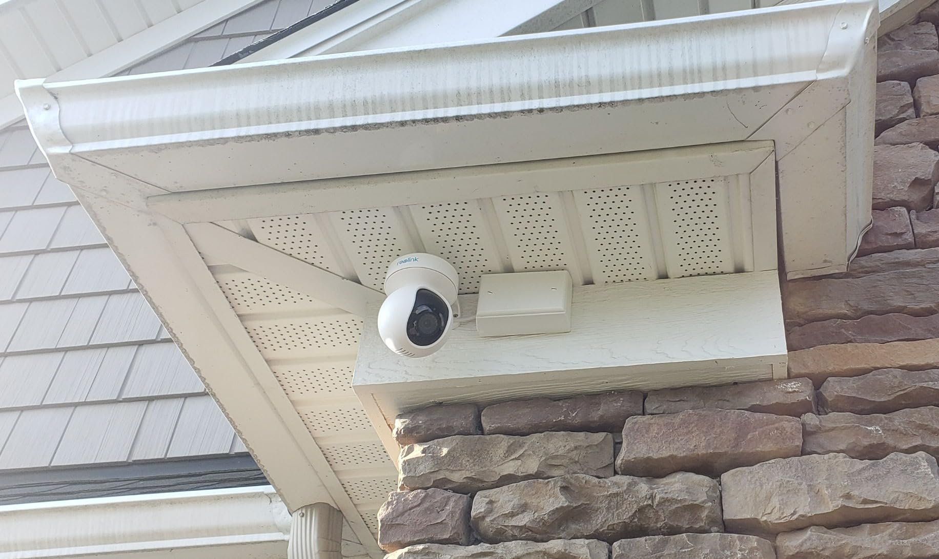 REOLINK 4K PoE Security Outdoor IP Camera with 355° Pan & 50° Tilt, Color Night Vision for Home Surveillance, Auto Tracking, Smart Detection, Two-Way Talk, 24/7 Recording, E1 Outdoor SE PoE customer photo 2