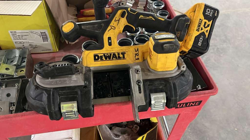 DEWALT 20V MAX XR Bandsaw, Brushless Motor, Portable and Cordless, 3-3/8 Inch Cut Capacity, Bare Tool Only (DCS378B) customer photo 1