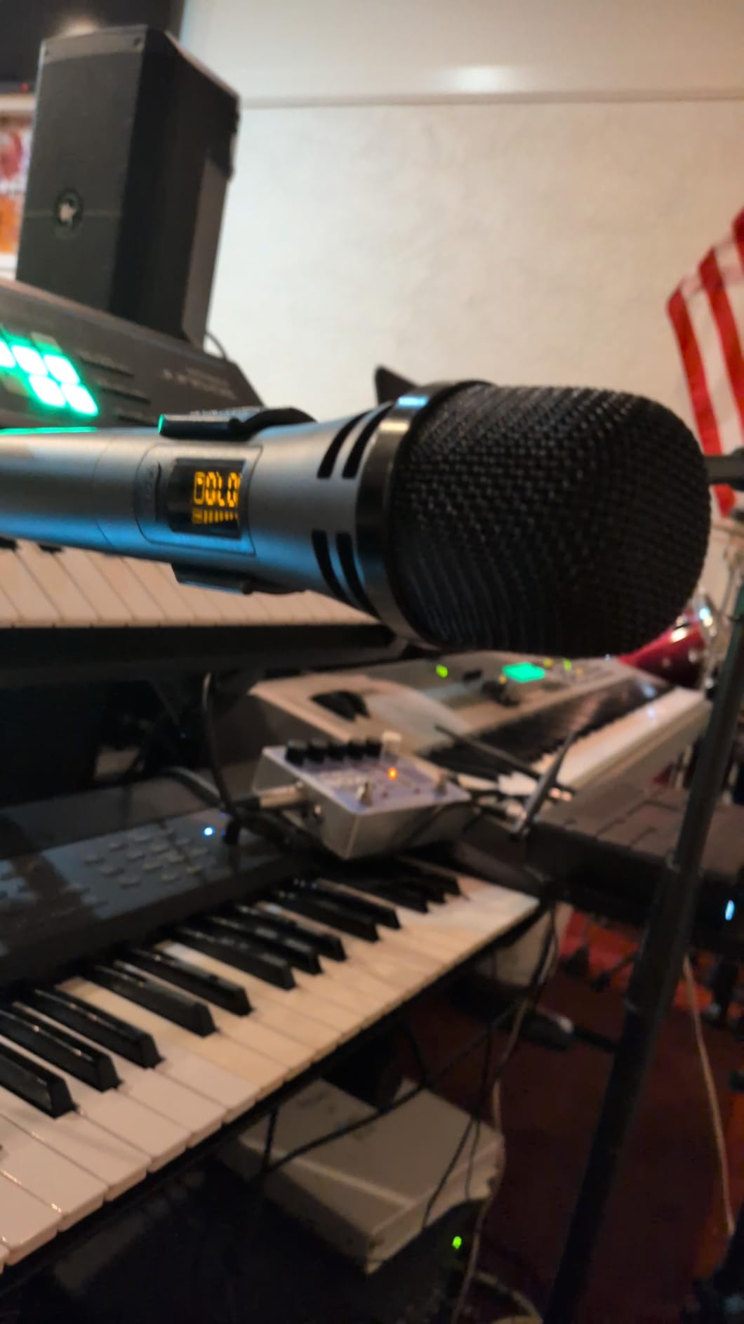 TONOR Wireless Microphone System, 4 * 10-Channel UHF Cordless Handheld Mic Set with Headset/Lavalier Lapel Mics, Bodypack Transmitter, Receiver, 60 m/200ft Range for Karaoke Singing Church PA Speaker customer photo 2