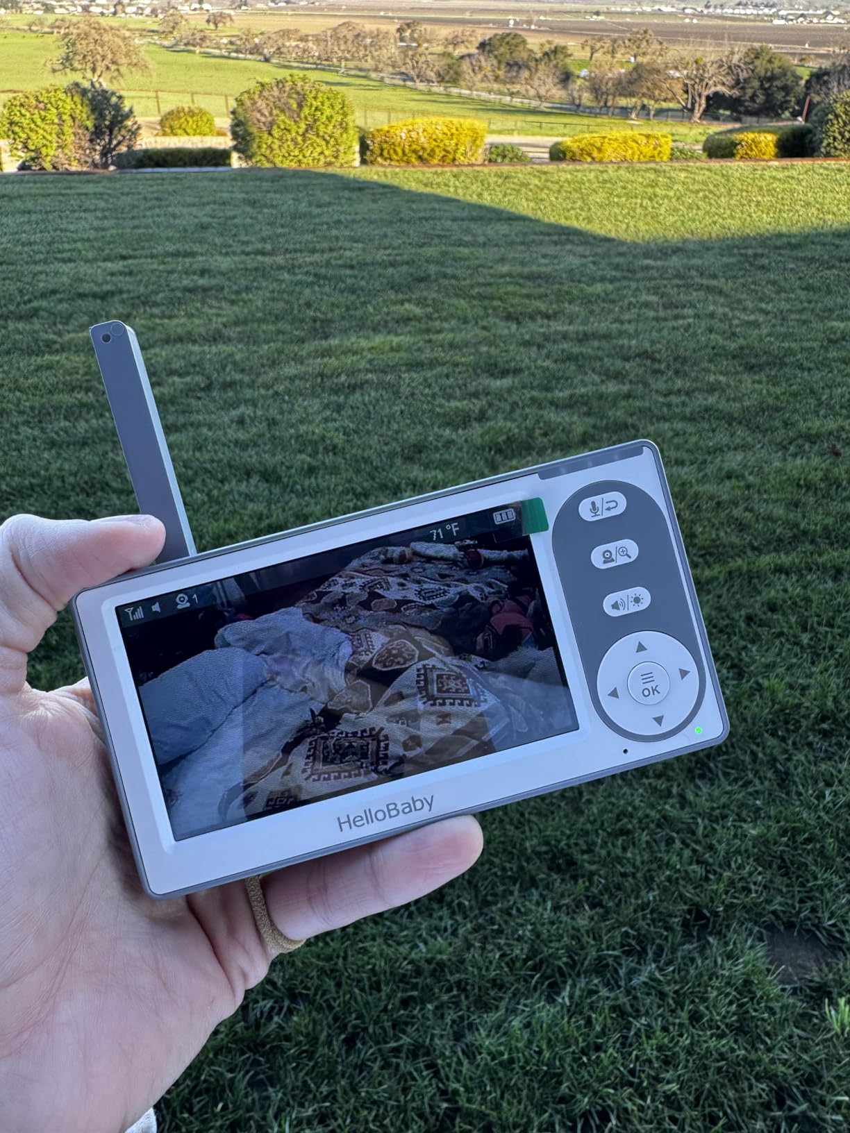 HelloBaby 4.3'' Video Baby Monitor with 30 Hours Battery, Remote Pan-Tilt-Zoom Baby Monitor No WiFi, Baby Monitor with Camera and Audio, Night Vision, ECO Mode, Two-way Talk, 8 Lullabies, 1000ft Range customer photo 1