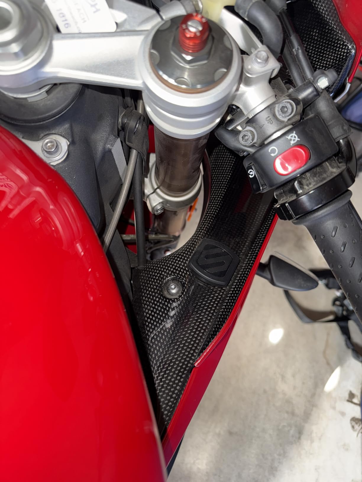 Scosche Magnetic Phone Holder for Car Dashboard with Extra Strong Magnet, Thick Metal Plate & 360° Rotation, Secure Cell Phone Car Mount for Large Phones Compatible with iPhone, Samsung, Not MagSafe customer photo 1