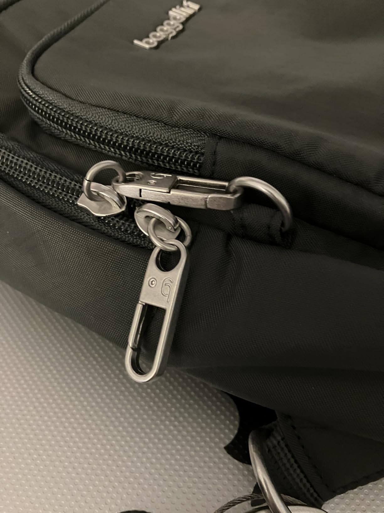 Baggallini womens Securtex Anti-theft Daytripper Sling customer photo 1