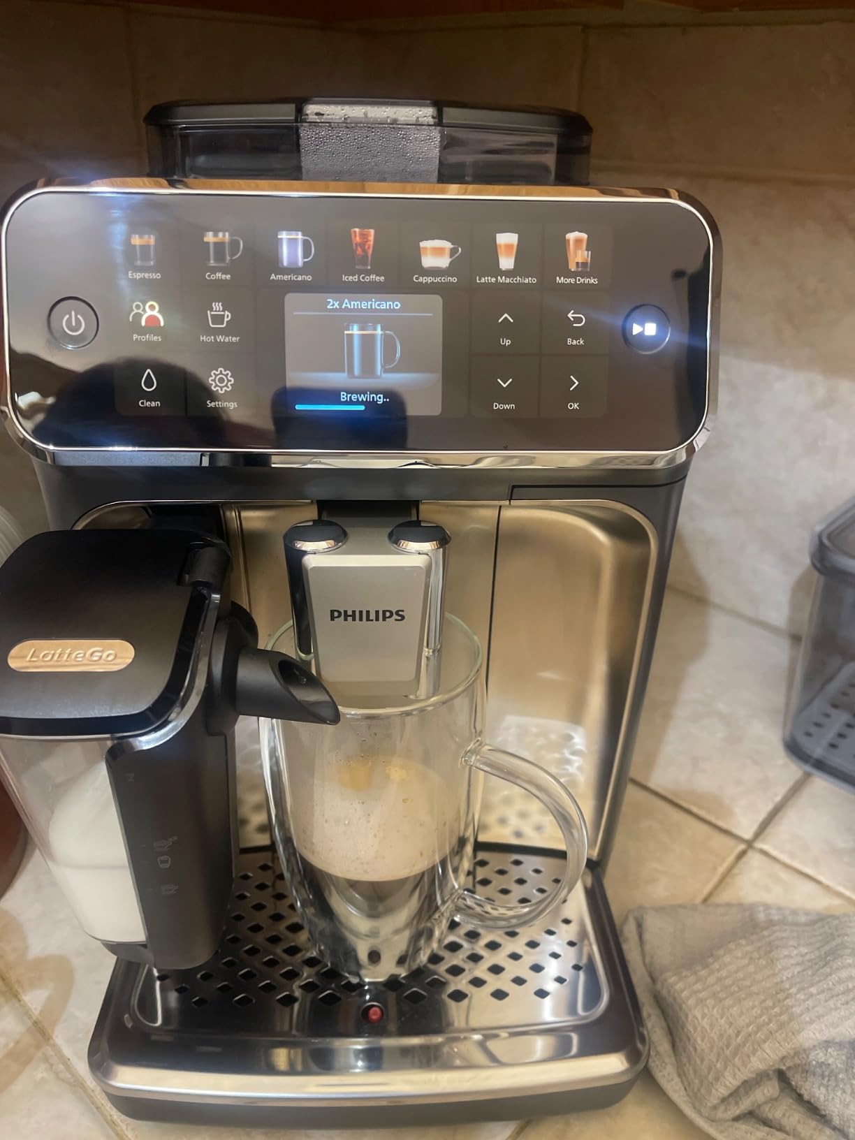 Philips 4400 Series Fully Automatic Espresso Machine, LatteGo Milk System, Integrated Grinder, 12 Hot & Iced Coffee Pre-Sets, Quick Start, SilentBrew, 15-Bar Pressure, Black Chrome (EP4444/90) customer photo 1