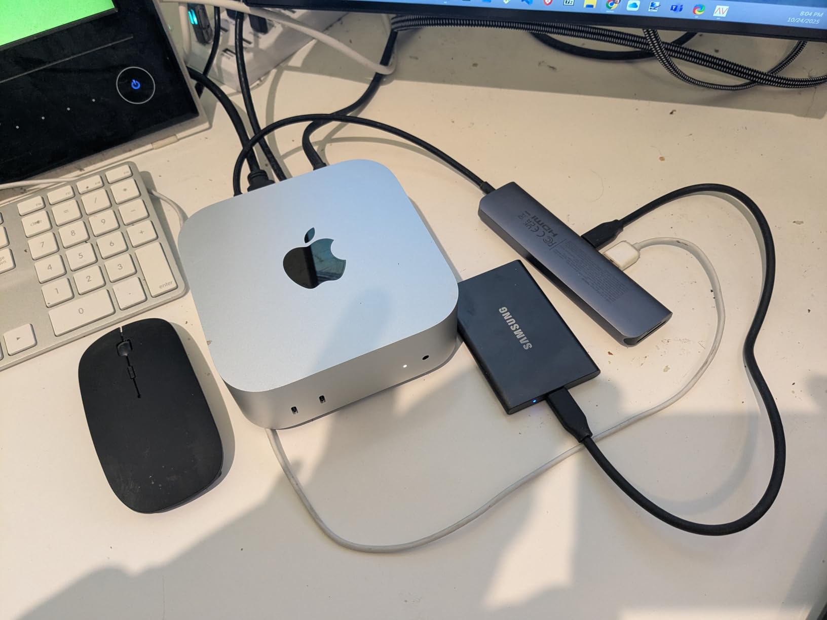UGREEN Revodok Pro USB-C Hub 6 in 1 10Gbps 4K 60Hz HDMI, 100W Power Delivery for MacBook Pro/Air, iPad Pro, Thinkpad Rog Ally and More. customer photo 1