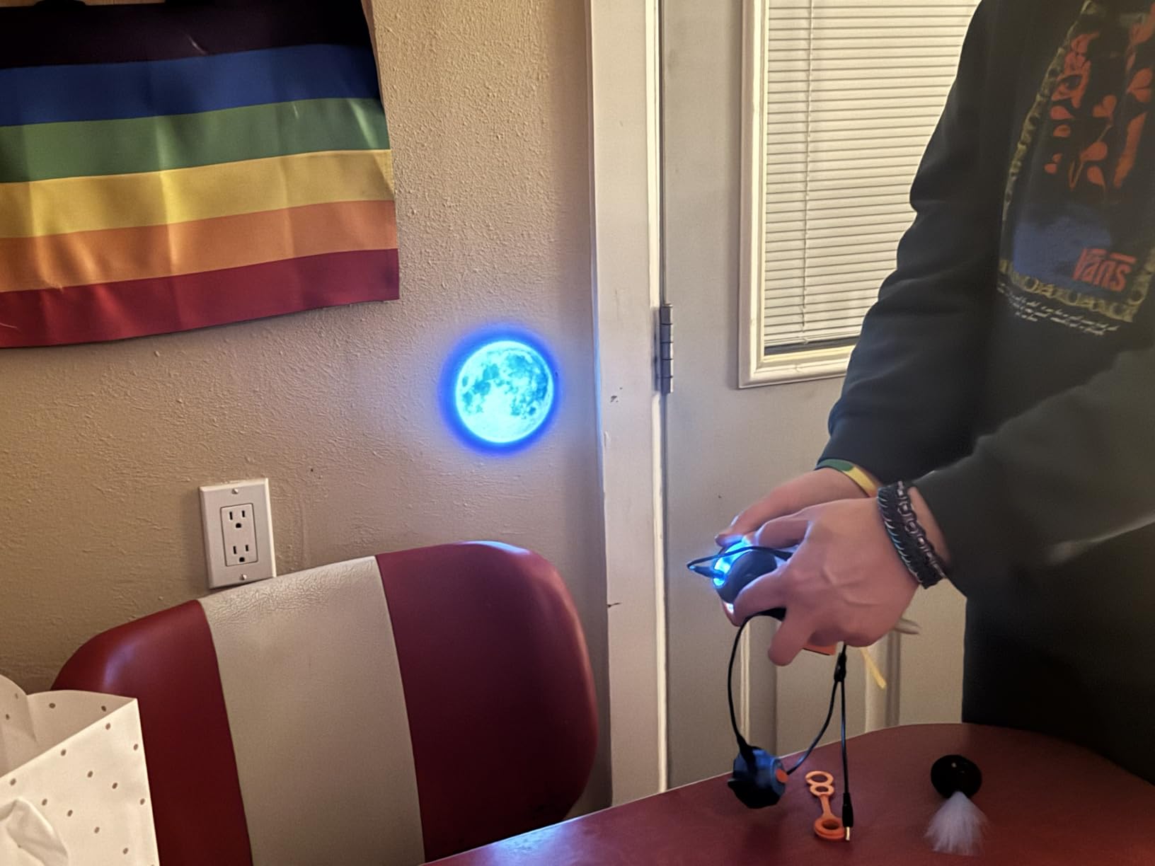 National Geographic Circuit Maker Kit - Electronics Kit for Kids with 120 Electrical Projects, Electric Circuit STEM Toy, Electronic Projects, Electrical Kit for Kids, Electricity Set customer photo 1