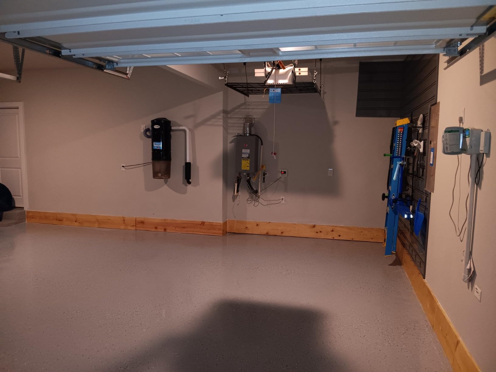 Magic Resin Polyaspartic Aliphatic Polyurea Floor Coating System - Clear & UV Stable - 2 Gallon customer photo 1